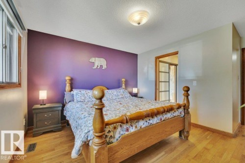 6960 21 Avenue Nw, Edmonton, AB - Indoor Photo Showing Bedroom