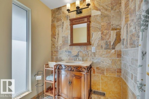6960 21 Avenue Nw, Edmonton, AB - Indoor Photo Showing Bathroom