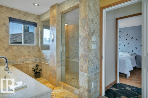 6960 21 Avenue Nw, Edmonton, AB - Indoor Photo Showing Bathroom