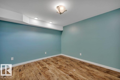 6960 21 Avenue Nw, Edmonton, AB - Indoor Photo Showing Other Room
