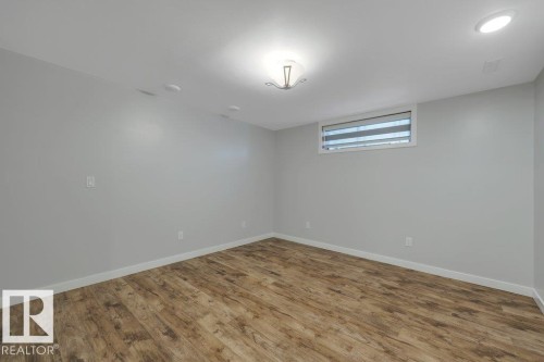 6960 21 Avenue Nw, Edmonton, AB - Indoor Photo Showing Other Room