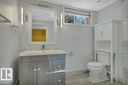 6960 21 Avenue Nw, Edmonton, AB - Indoor Photo Showing Bathroom