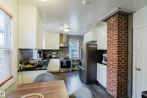 10623 76 Avenue Nw, Edmonton, AB - Indoor