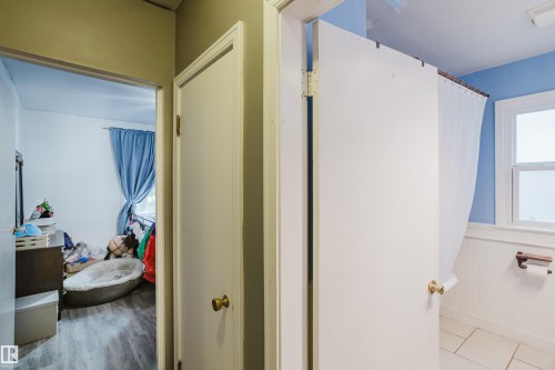 10623 76 Avenue Nw, Edmonton, AB - Indoor