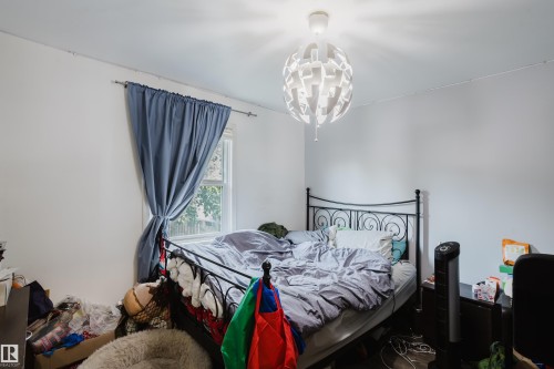 10623 76 Avenue Nw, Edmonton, AB - Indoor Photo Showing Bedroom