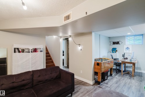 10623 76 Avenue Nw, Edmonton, AB - Indoor