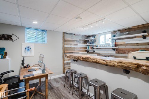 10623 76 Avenue Nw, Edmonton, AB - Indoor