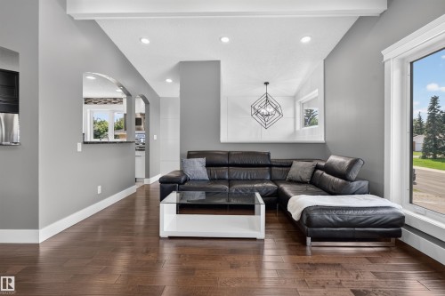 3911 67 Street Nw, Edmonton, AB - Indoor Photo Showing Other Room