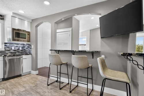 3911 67 Street Nw, Edmonton, AB - Indoor Photo Showing Kitchen