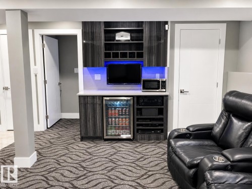 3911 67 Street Nw, Edmonton, AB - Indoor