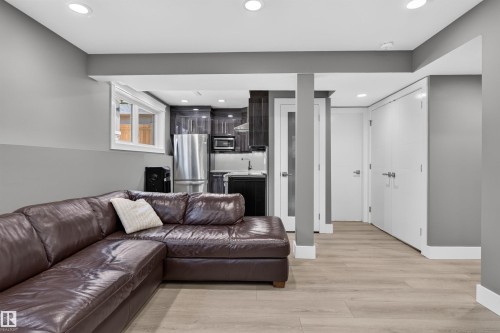 3911 67 Street Nw, Edmonton, AB - Indoor