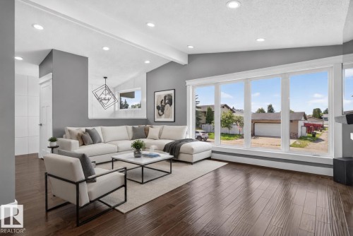 3911 67 Street Nw, Edmonton, AB - Indoor Photo Showing Living Room