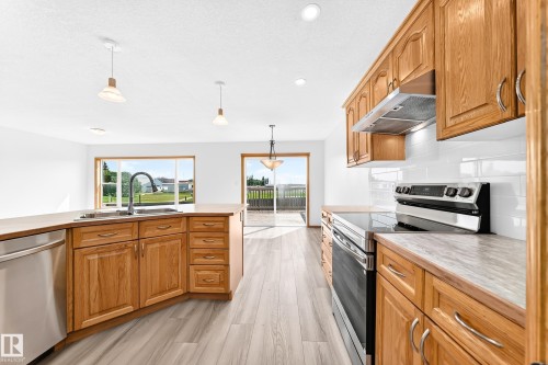 686 Kananaskis Drive, Devon, AB - Indoor Photo Showing Kitchen With Double Sink