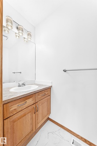 686 Kananaskis Drive, Devon, AB - Indoor Photo Showing Bathroom