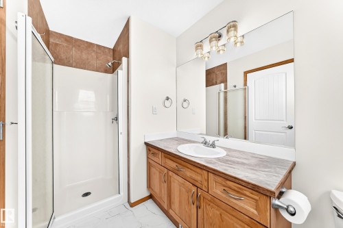 686 Kananaskis Drive, Devon, AB - Indoor Photo Showing Bathroom