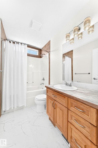 686 Kananaskis Drive, Devon, AB - Indoor Photo Showing Bathroom