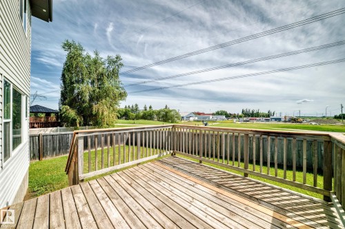 686 Kananaskis Drive, Devon, AB - Outdoor