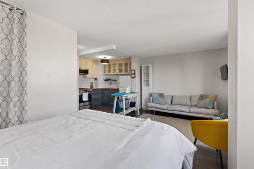 #705 9816 112 St Nw, Edmonton, AB - Indoor Photo Showing Other Room