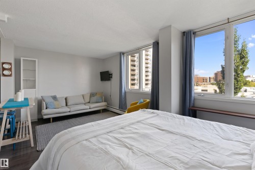 #705 9816 112 St Nw, Edmonton, AB - Indoor Photo Showing Bedroom