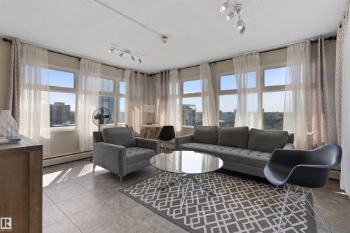 #705 9816 112 St Nw, Edmonton, AB - Indoor Photo Showing Living Room