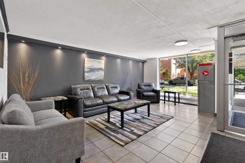 #705 9816 112 St Nw, Edmonton, AB - Indoor Photo Showing Living Room
