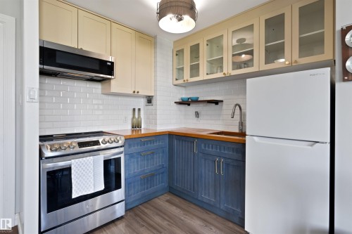 #705 9816 112 St Nw, Edmonton, AB - Indoor Photo Showing Kitchen
