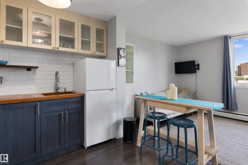 #705 9816 112 St Nw, Edmonton, AB - Indoor