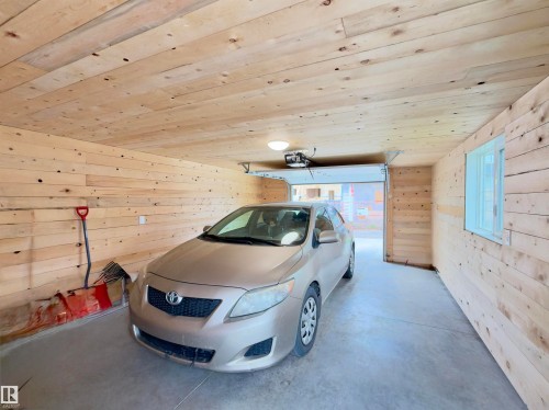 12914 68 Street Nw, Edmonton, AB - Indoor Photo Showing Garage