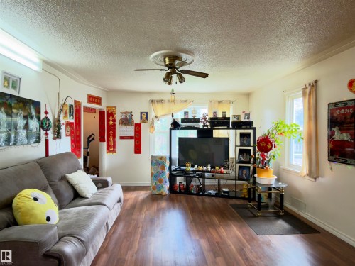 12914 68 Street Nw, Edmonton, AB - Indoor Photo Showing Living Room
