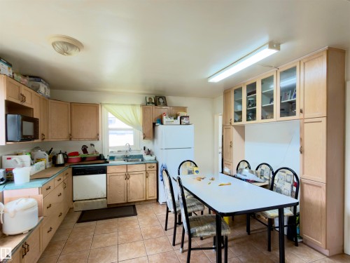 12914 68 Street Nw, Edmonton, AB - Indoor Photo Showing Kitchen