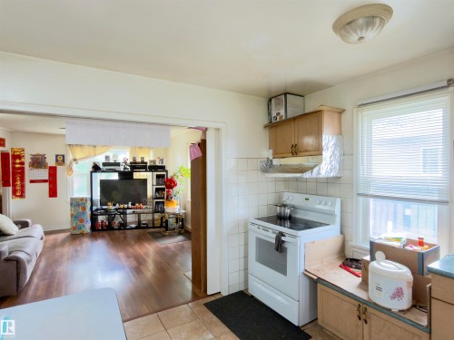 12914 68 Street Nw, Edmonton, AB - Indoor Photo Showing Kitchen
