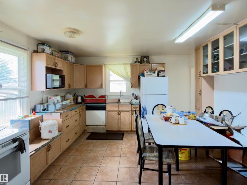 12914 68 Street Nw, Edmonton, AB - Indoor Photo Showing Kitchen