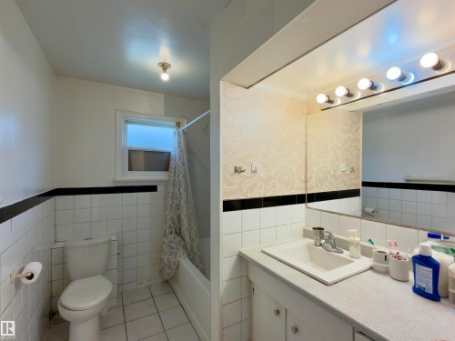 12914 68 Street Nw, Edmonton, AB - Indoor Photo Showing Bathroom