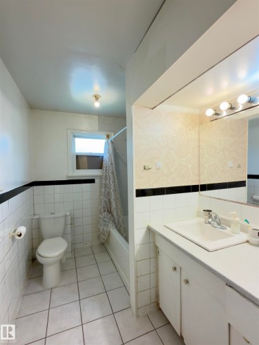 12914 68 Street Nw, Edmonton, AB - Indoor Photo Showing Bathroom
