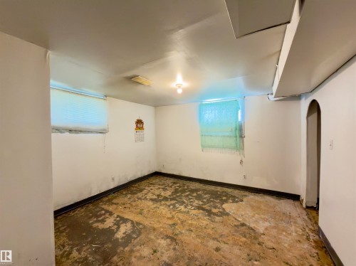 12914 68 Street Nw, Edmonton, AB - Indoor Photo Showing Other Room