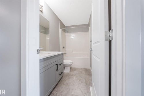 7122 52 Ave Beaumont, Beaumont, AB - Indoor Photo Showing Bathroom