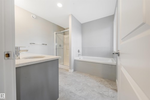 7122 52 Ave Beaumont, Beaumont, AB - Indoor Photo Showing Bathroom