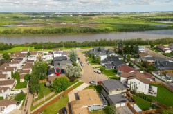 2216 134 Avenue NW  Edmonton, AB T5A 4Y4