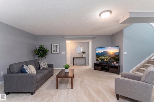 2216 134 Avenue Nw, Edmonton, AB - Indoor Photo Showing Living Room
