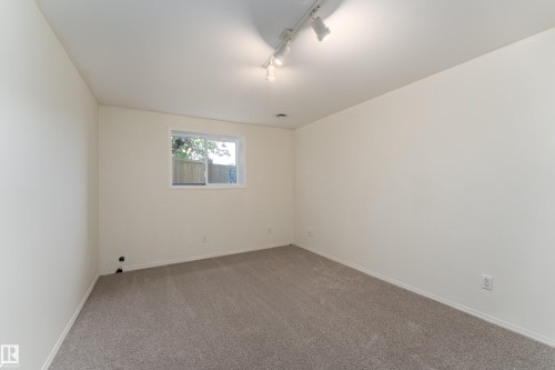 2216 134 Avenue Nw, Edmonton, AB - Indoor Photo Showing Other Room