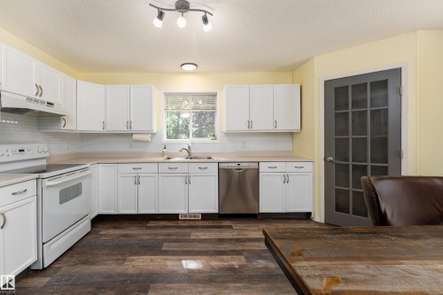2216 134 Avenue Nw, Edmonton, AB - Indoor Photo Showing Kitchen With Double Sink