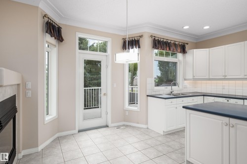 434 Tory Point(E) Nw, Edmonton, AB - Indoor Photo Showing Kitchen