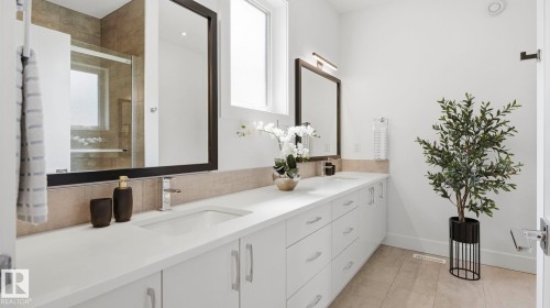 10964 123 Street Nw, Edmonton, AB - Indoor Photo Showing Bathroom