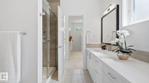 10964 123 Street Nw, Edmonton, AB - Indoor Photo Showing Bathroom