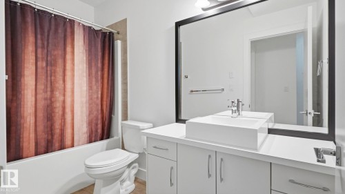 10964 123 Street Nw, Edmonton, AB - Indoor Photo Showing Bathroom