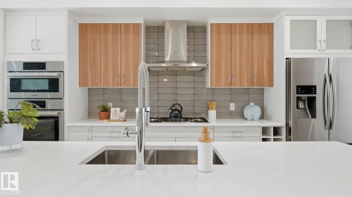 10964 123 Street Nw, Edmonton, AB - Indoor Photo Showing Kitchen With Double Sink With Upgraded Kitchen