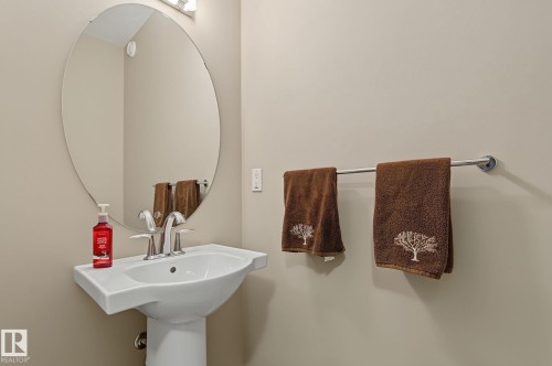8005 223 Street Nw, Edmonton, AB - Indoor Photo Showing Bathroom