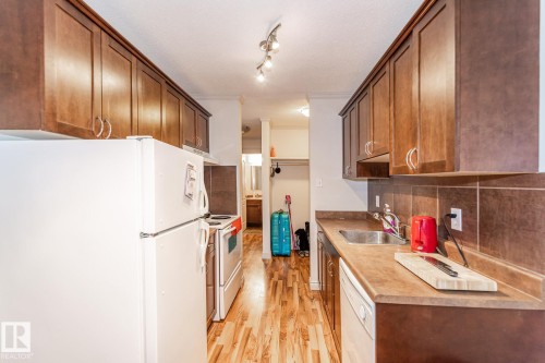 #204 10633 81 Av Nw, Edmonton, AB - Indoor Photo Showing Kitchen