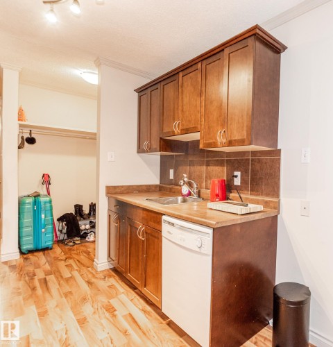 #204 10633 81 Av Nw, Edmonton, AB - Indoor Photo Showing Kitchen