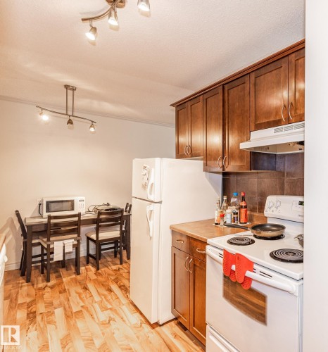#204 10633 81 Av Nw, Edmonton, AB - Indoor Photo Showing Kitchen
